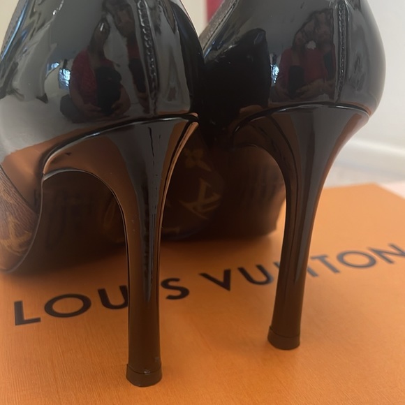 Beautiful Louis Vuitton brown high heel pumps barely worn few times almost new . - Picture 5 of 6